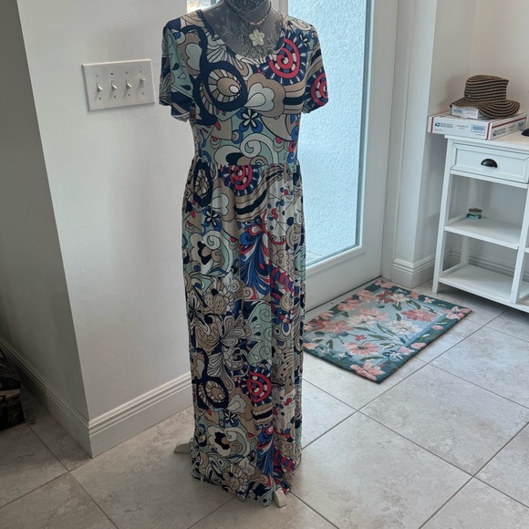 Floral Patterned Maxi Dress - Picture 1 of 10
